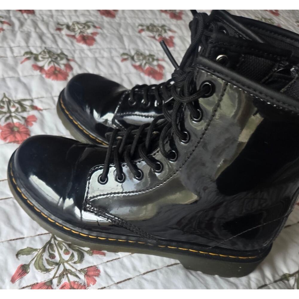 Dr. Martens Junior 1460 Patent Leather Lace Up Boots, Black  4M 5 US L - Picture 9 of 9